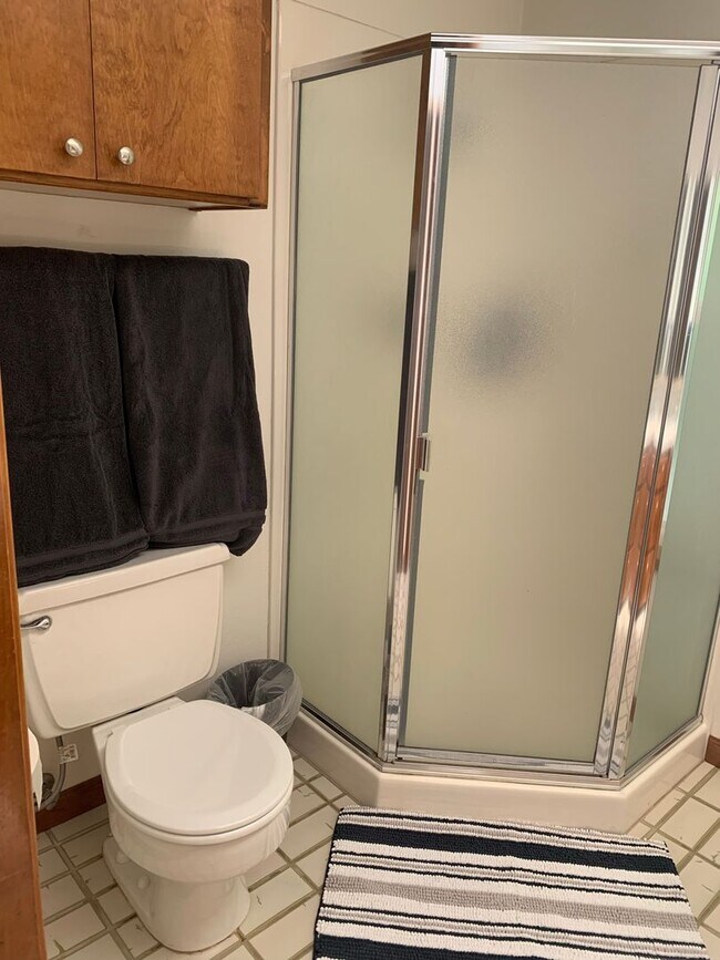 Building Photo - Lake Oroville Lake House with Spectacular Views!