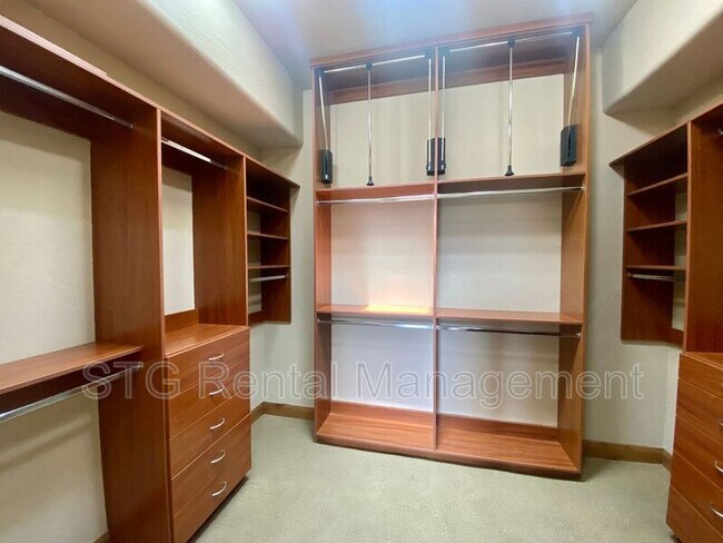 Building Photo - 2336 2336 W Entrada Trail