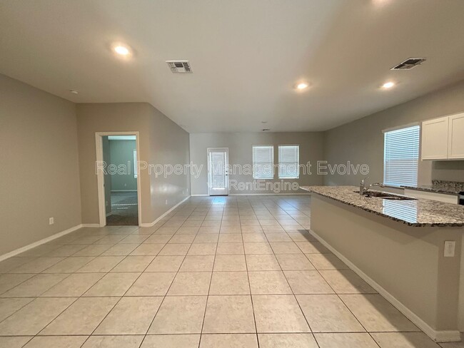 Building Photo - 6511 W Magdalena Ln