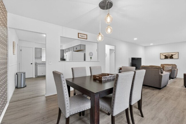 Building Photo - 1545 Reale Ave