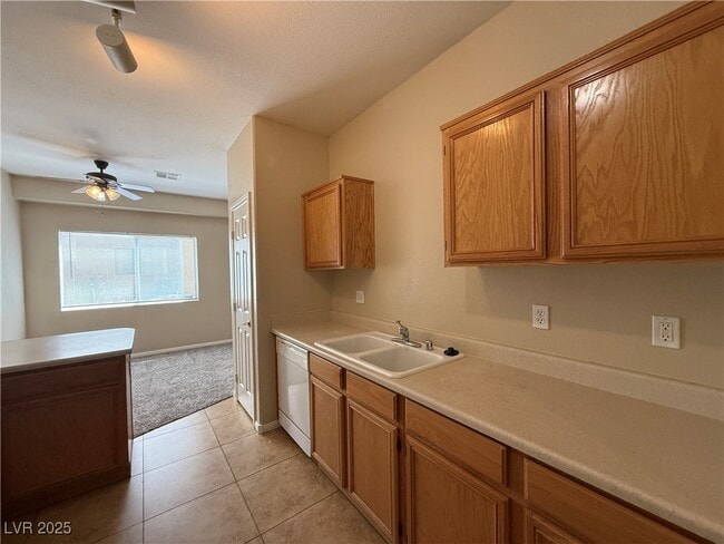 Building Photo - 78 Falcon Feather Way