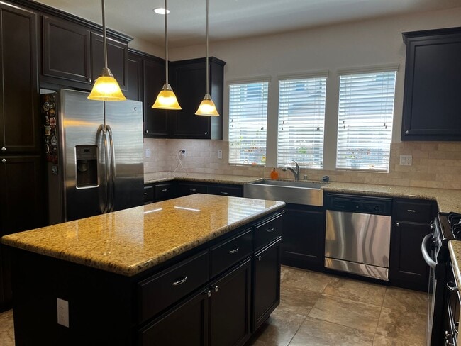 Building Photo - Great 4 Bedroom, 3 Bathroom 2100 sqft. Folsom Home for Lease