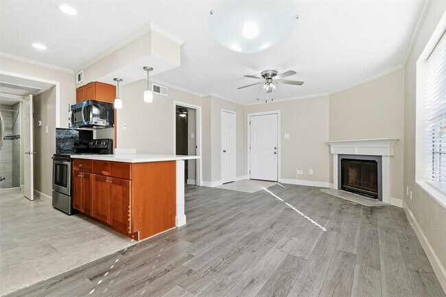 Building Photo - 2750 Holly Hall St