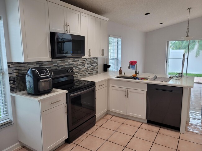Building Photo - 7189 Catalina Way