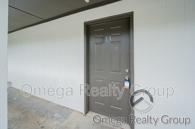 Building Photo - 3328 Meridian St N