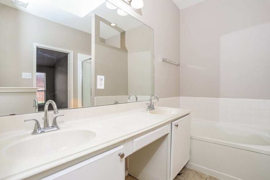 Building Photo - 4405 Crystal Ln