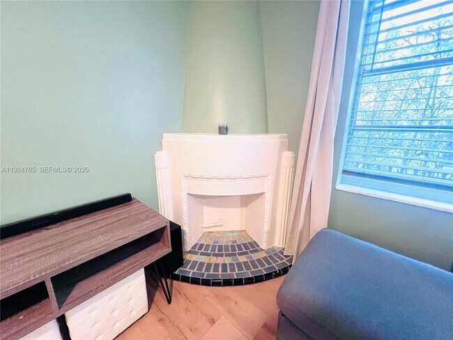 Building Photo - 1525 Meridian Ave