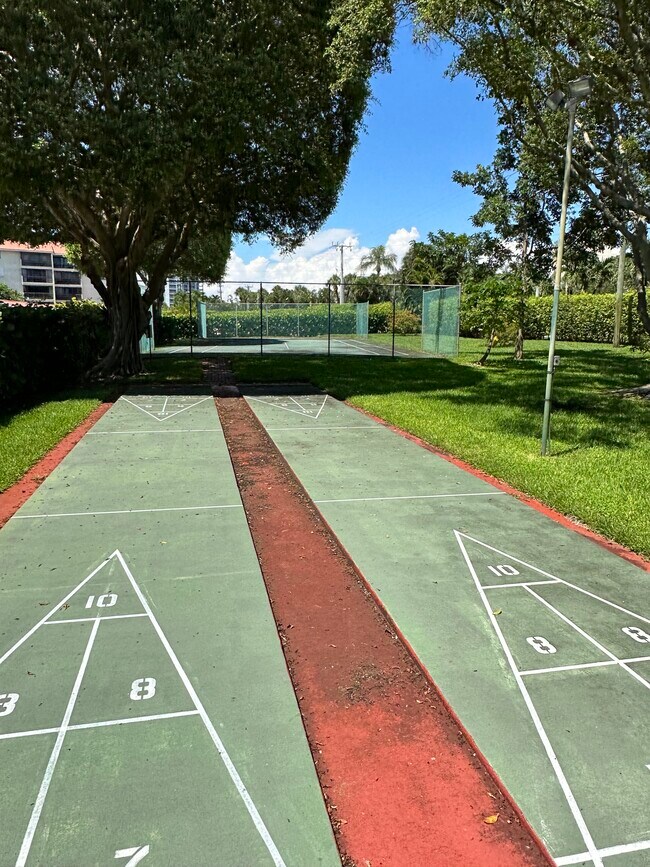 Building Photo - 308 Golfview Rd