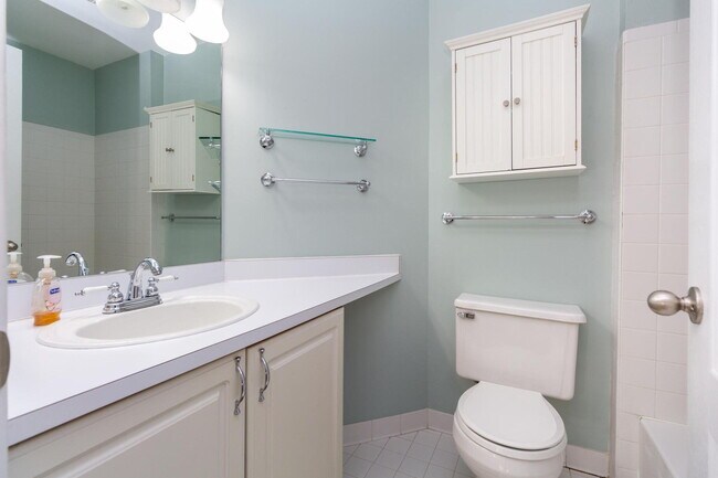 Building Photo - 1093 Fairways Blvd