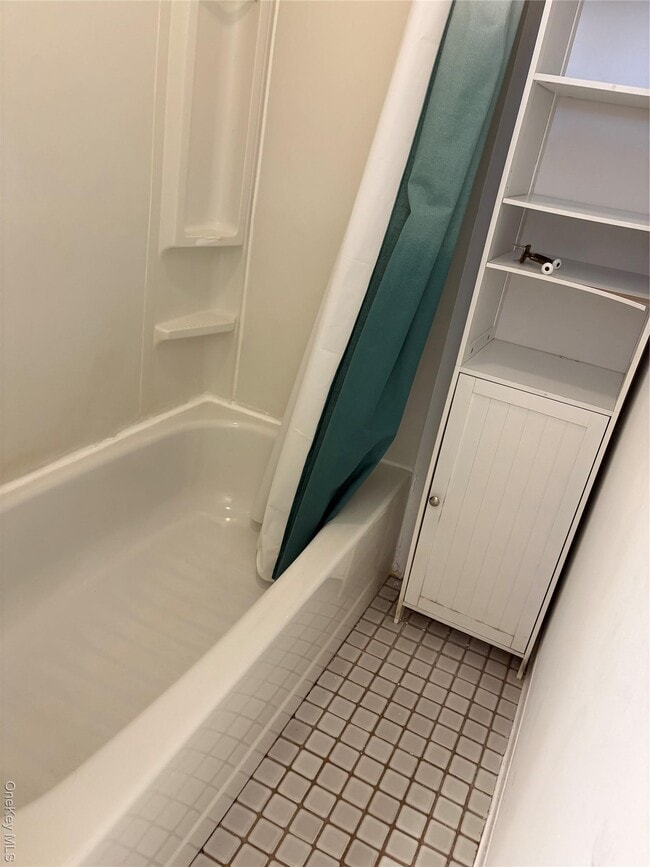 Building Photo - 892 Pine Ave