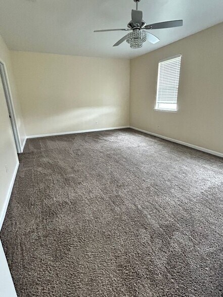 Building Photo - 1805 E Lakeshore Lndg Dr