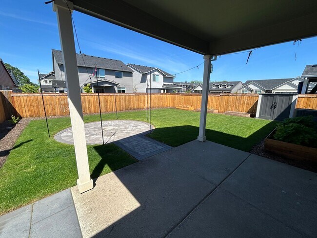 Building Photo - Beautiful 4 Bedroom, 2 Bath Home in Carlton