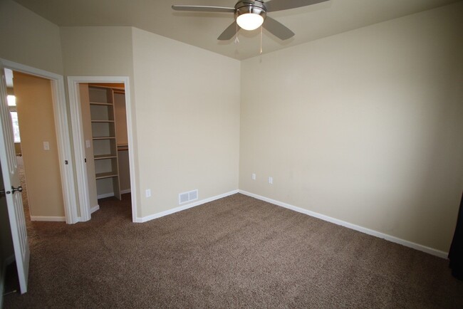 Building Photo - 3 Bedroom Condo close to JBER!