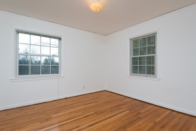 Building Photo - 5540 NE Sandycrest Terrace