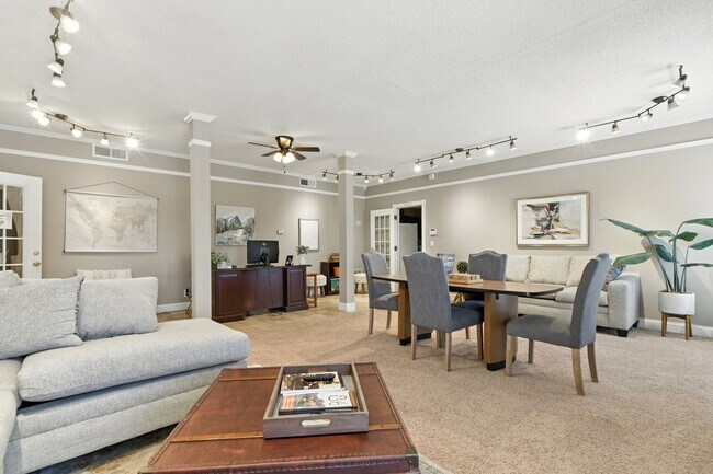 Building Photo - 2 bedroom / 1 bath. Limited-Time Offer: $600 Rent Credit (Applied Over First 3 Months)