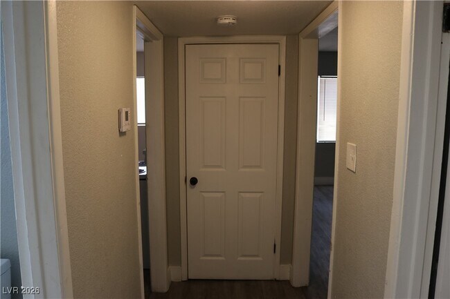 Building Photo - 1828 Lewis Ave