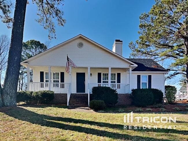 Building Photo - 1004 Spruce Dr
