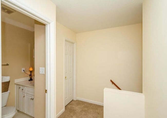 Building Photo - 3 Bed/3Bath Centrally located!!!
