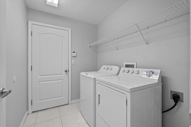 Building Photo - 3961 Hampton Hills Dr