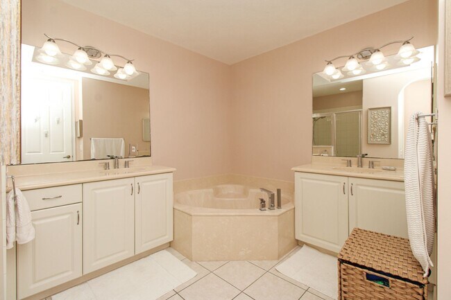 Building Photo - MARIPOSA ** SEASONAL (90 DAY MINIMUM STAY)...
