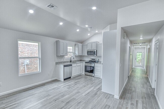 Building Photo - 932 Varenna Ct