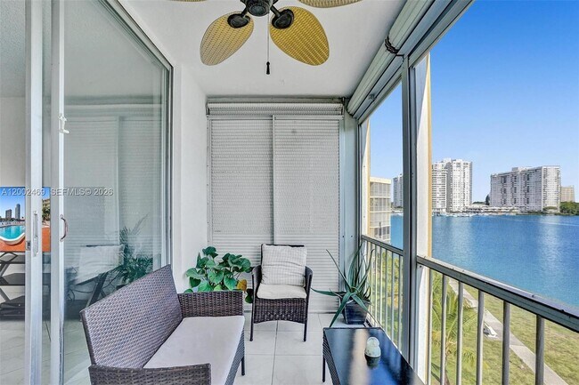 Building Photo - 2999 Point E Dr