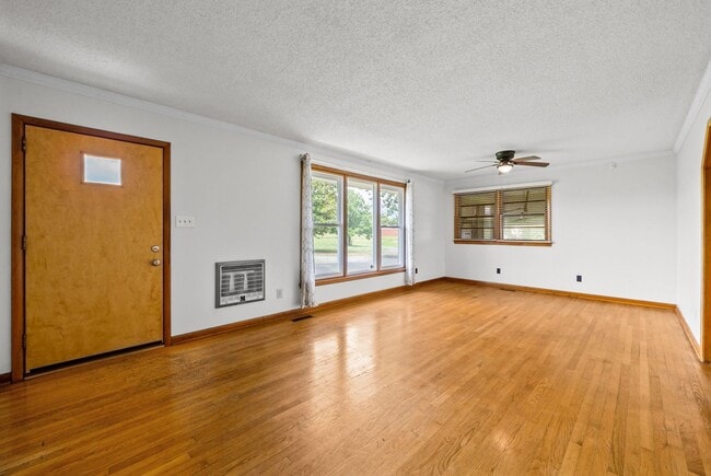 Building Photo - Pet Friendly Two Bedroom!