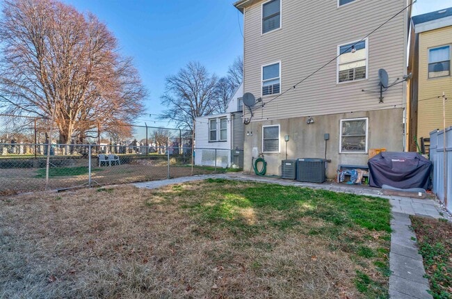 Building Photo - 225 Belvidere Ave