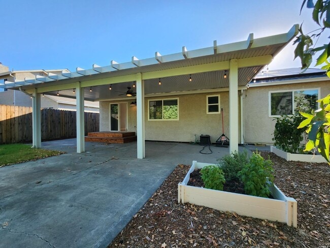Building Photo - 354 Shamrock Ct
