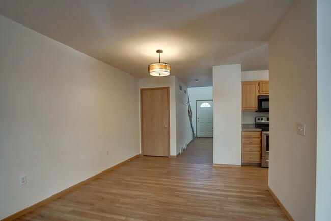 Building Photo - 6101-6103