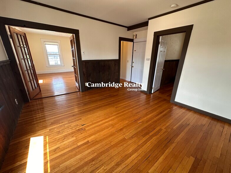 Building Photo - 543 Broadway