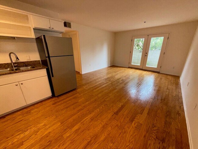 Interior Photo - 1544 9th St