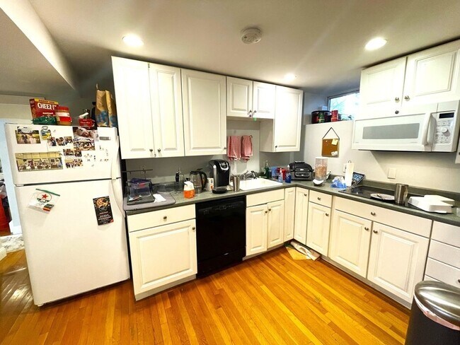 Primary Photo - 17 Abbottsford Rd