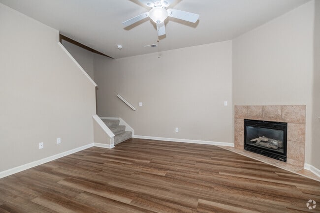 2BR, 2BA - 1,000SF Living Room - Lincoln Gardens Apartments