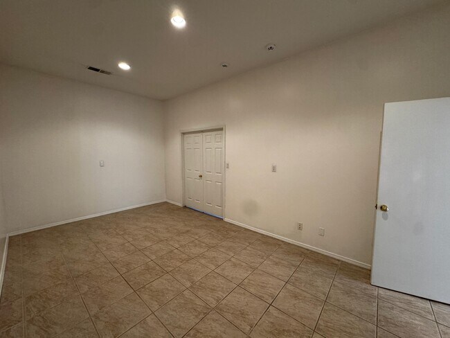 Building Photo - 4629 Spanish Sun Ave NE