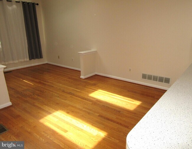 Building Photo - 525 Southampton Ln