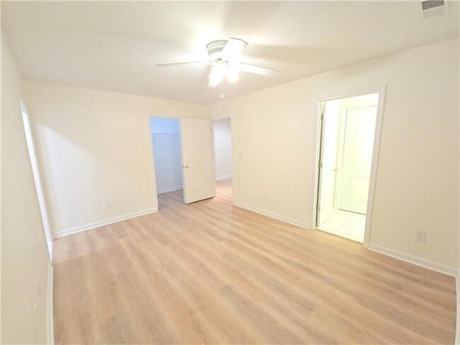 Building Photo - 12592 Waterside Dr