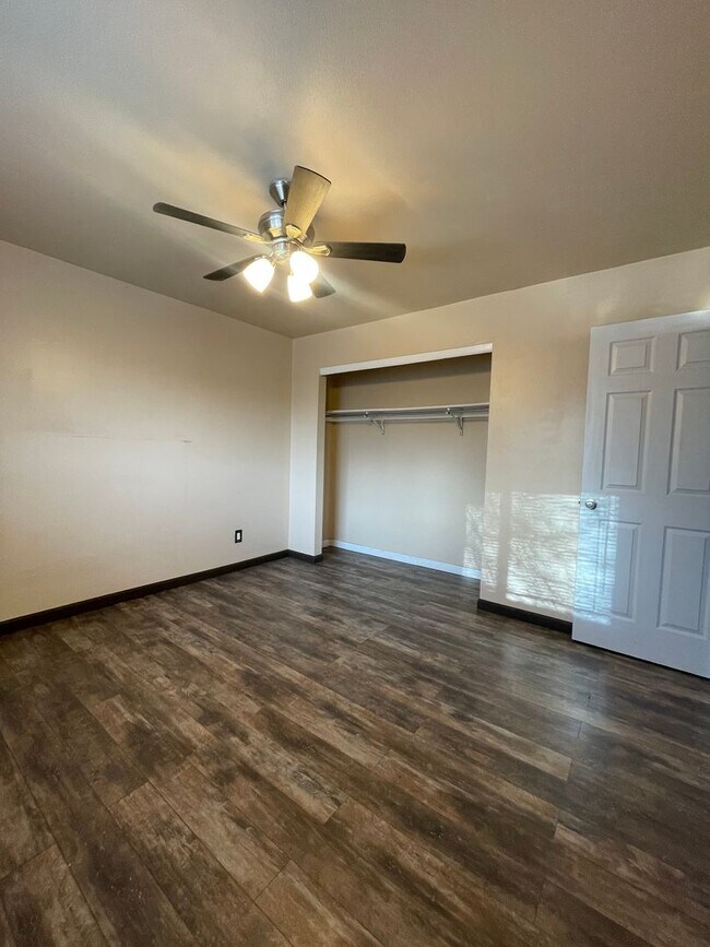 Building Photo - 4 bed 2 bath Home Perfectly Located