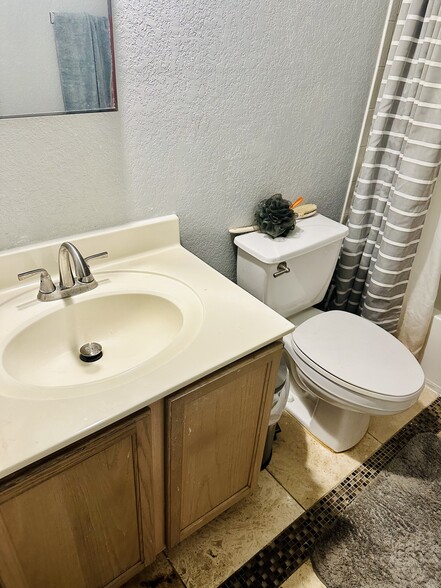Full Bath #2 - 10366 Manor Crk