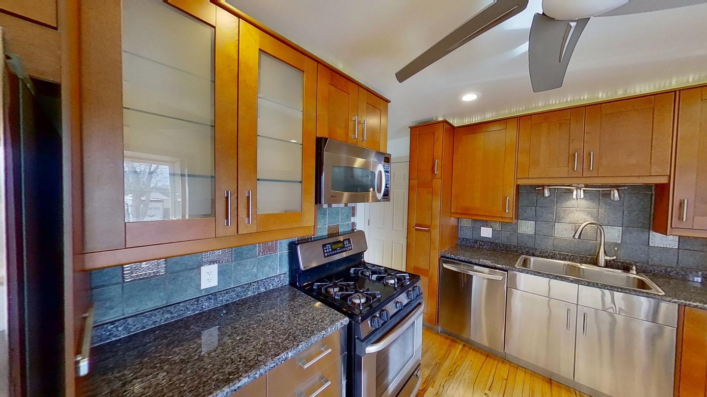 Building Photo - Beautiful Lakewood ranch-style home near J...