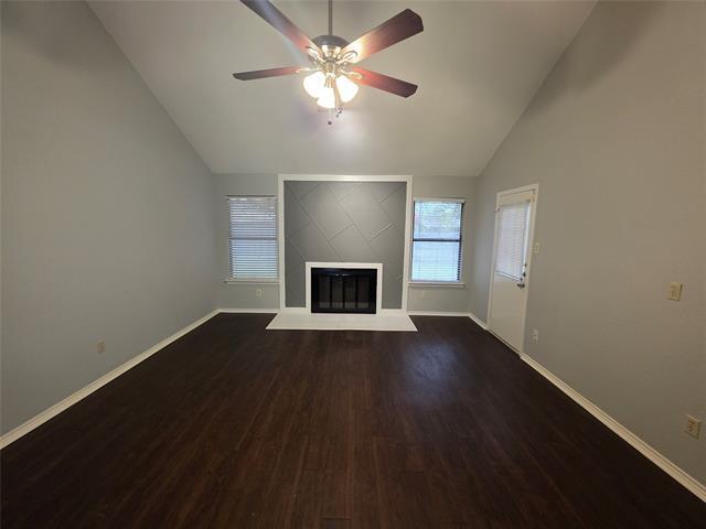 Building Photo - 2442 Hallmark St