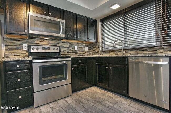 Building Photo - 8335 E Vista Dr