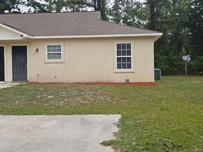 Building Photo - 107 Lively Oaks Dr