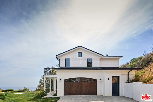 Building Photo - 5561 Horizon Dr