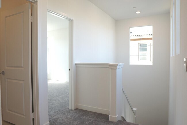 Building Photo - 35505 Sereno Ln