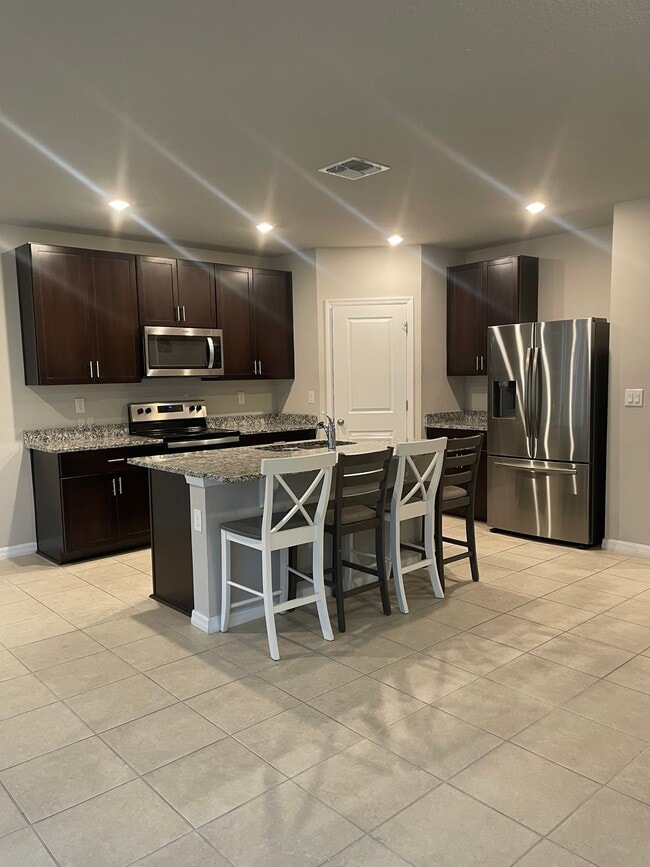 Building Photo - 10112 Daybreak Glen