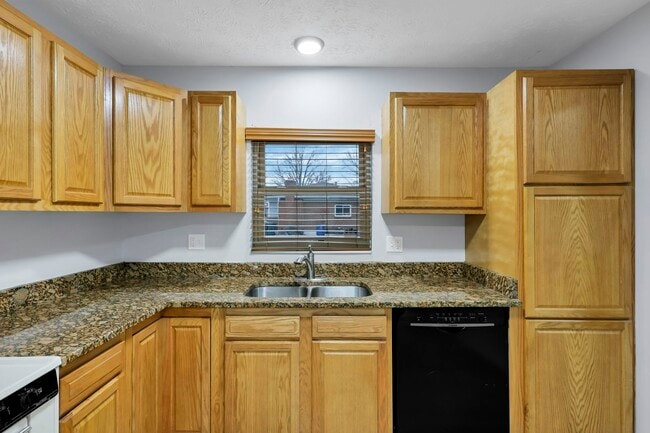 Building Photo - 1634 S James Rd