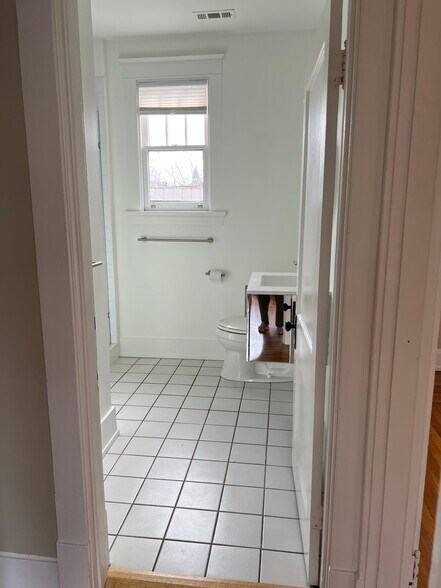 Building Photo - 601 Overton St