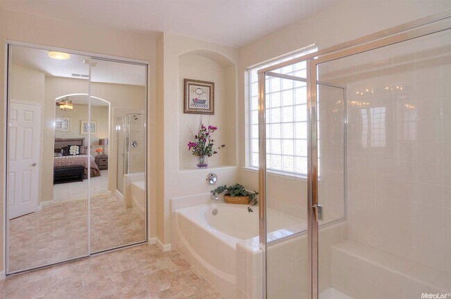 Building Photo - Wonderful Two Story Single House with Gorg...