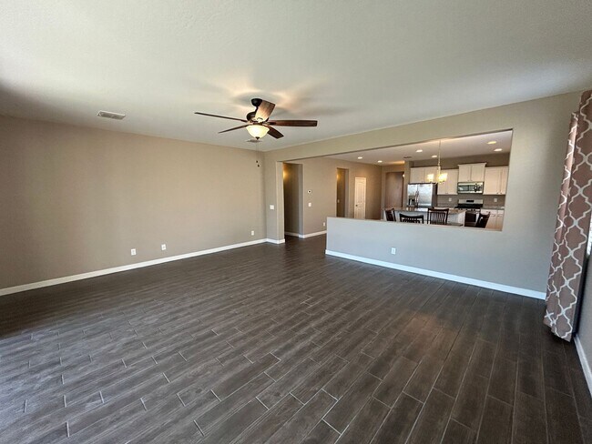 Building Photo - 14825 N 171st Dr